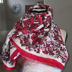 MOSI Butterflies And Flowers Crinkle Scarf NWOT